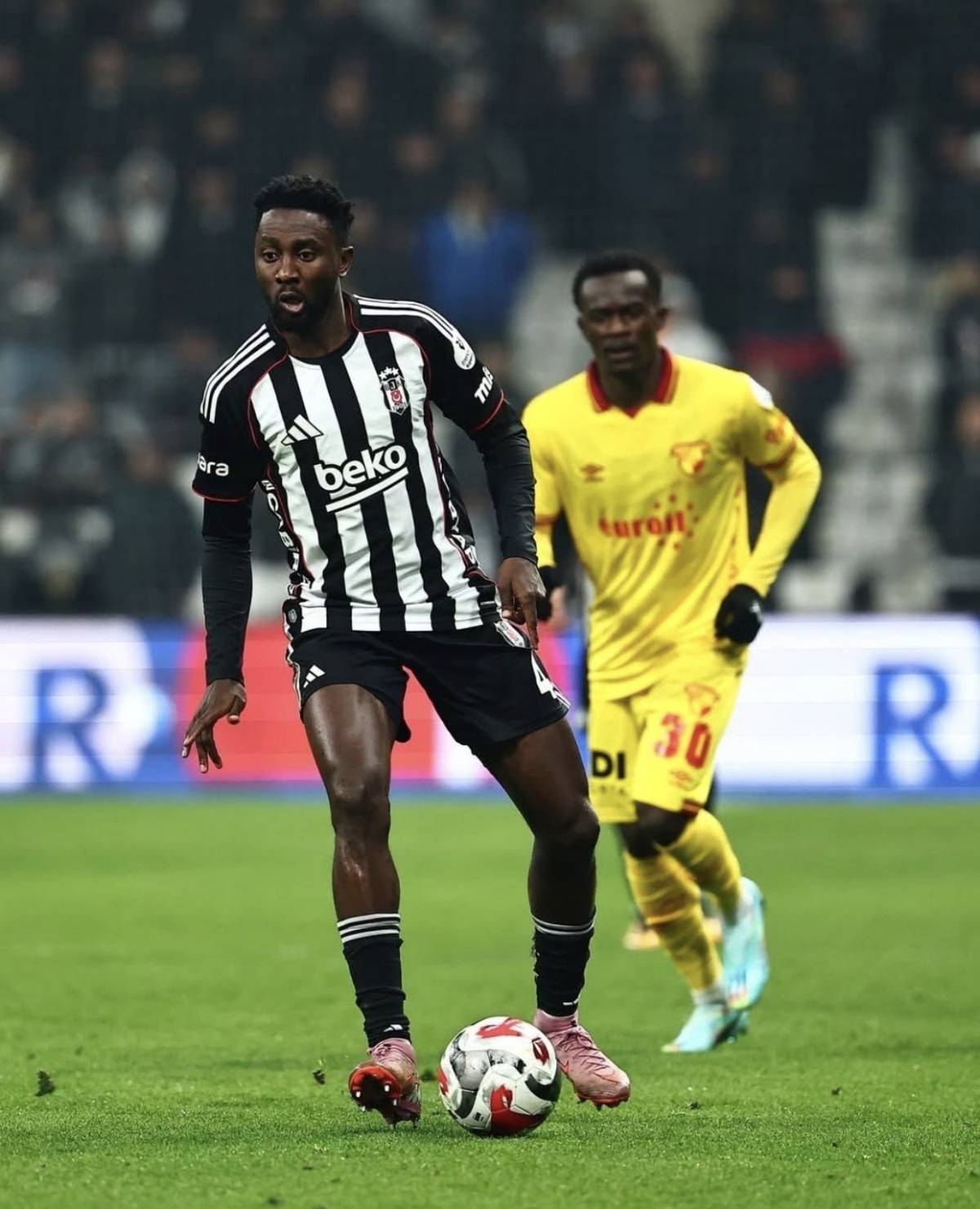 π¨ WILFRED NDIDI ATTRACTING INTEREST FROM SAUDI ARABIA π³π¬πΈπ¦
Super Eagles midfielder Wilfred Ndidi c...