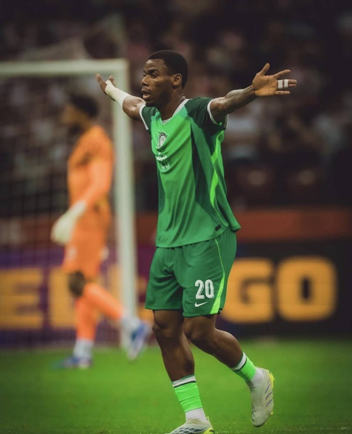 ๐ณ๐ฌ RAPHAEL ONYEDIKA ATTRACTS STRONG INTEREST FROM EINTRACHT FRANKFURT
Bundesliga side Eintracht Fra...
