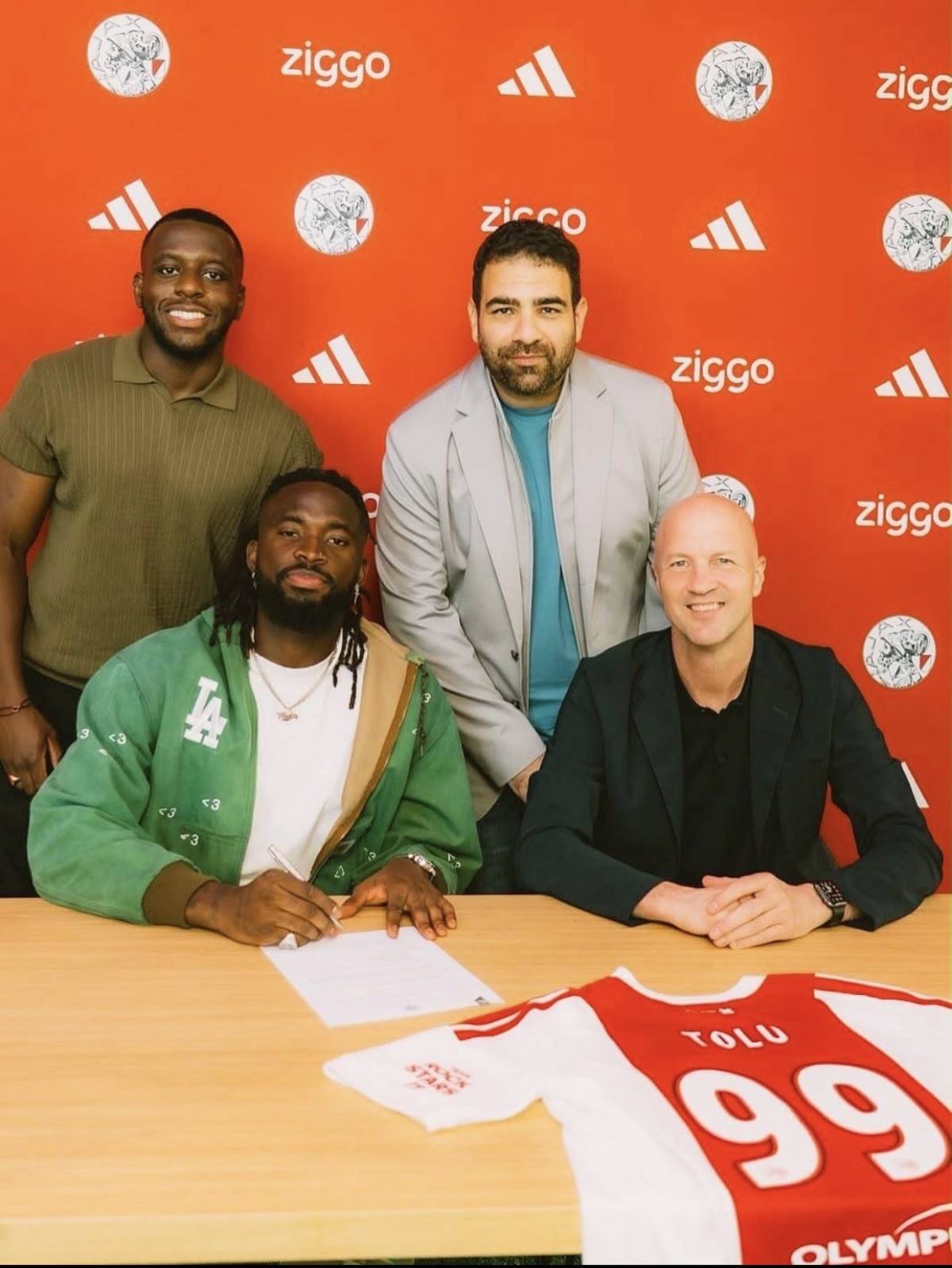 π³π¬π¬ OFFICIAL: Tolu Arokodare Joins Ajax on Loan! π΄βͺ
A fresh chapter begins for Nigerian striker T...