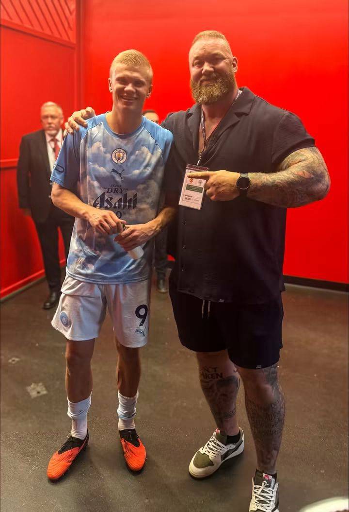 Haaland meets another Viking 

Crazy how he looks small compared to the other 🤦