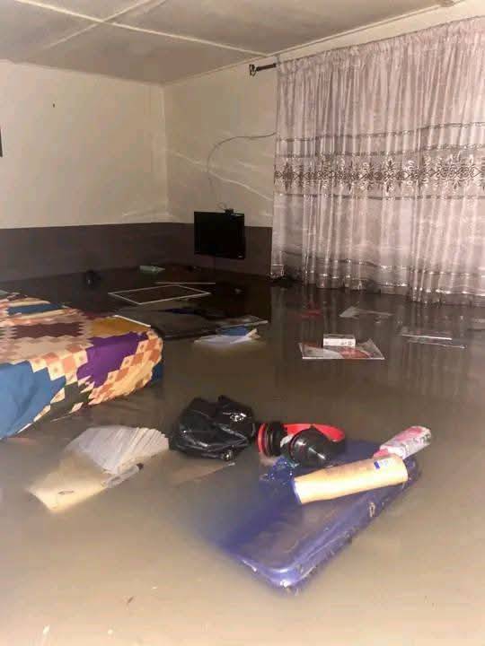 Flooding from yesterday's downpour 🌧️🌧️🌧️ continue to elude costal States as flood cover parts Uyo...