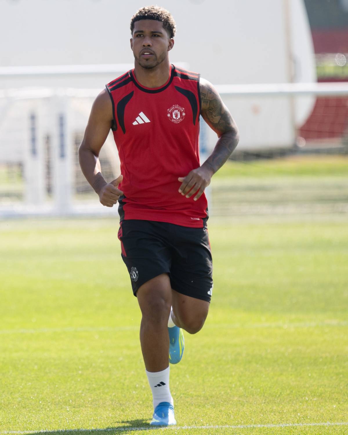 🚨⚽ SANTOS FIRST DAY AT
CARRINGTON:
Andrey Santos pictured in training at Carrington....