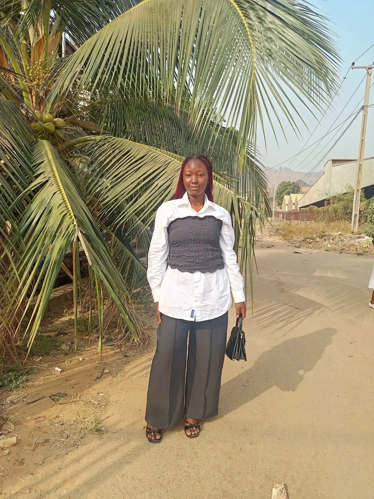 Hi LekeeLekee πβοΈ
I'm Comfort... I sew, create content and I'm currently building my fashion brand,...