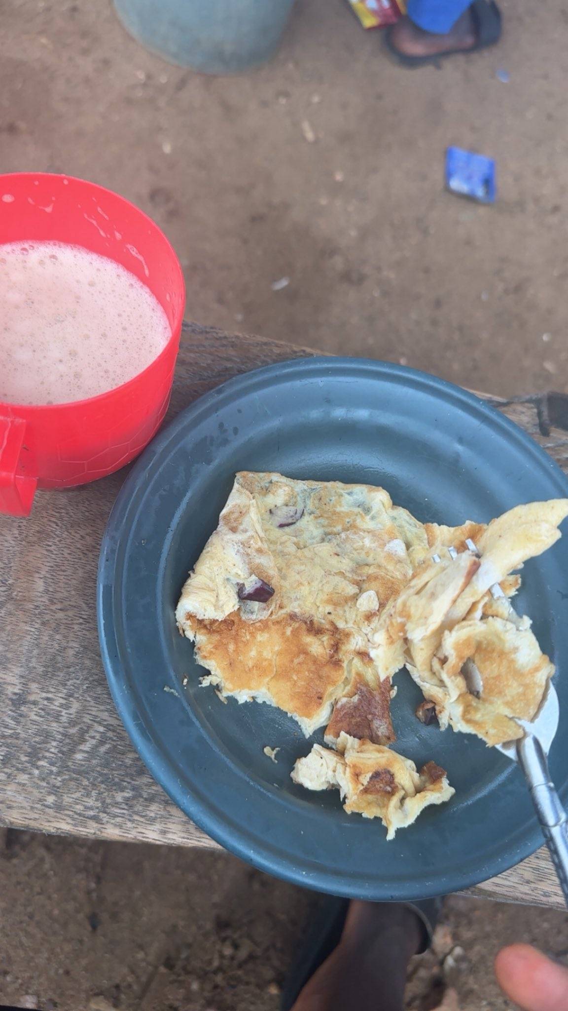 From Chicken Republic to eating Chicken in Public.
.
.
#LekeeLekee #Trending #Chelsea #NaijaPride...