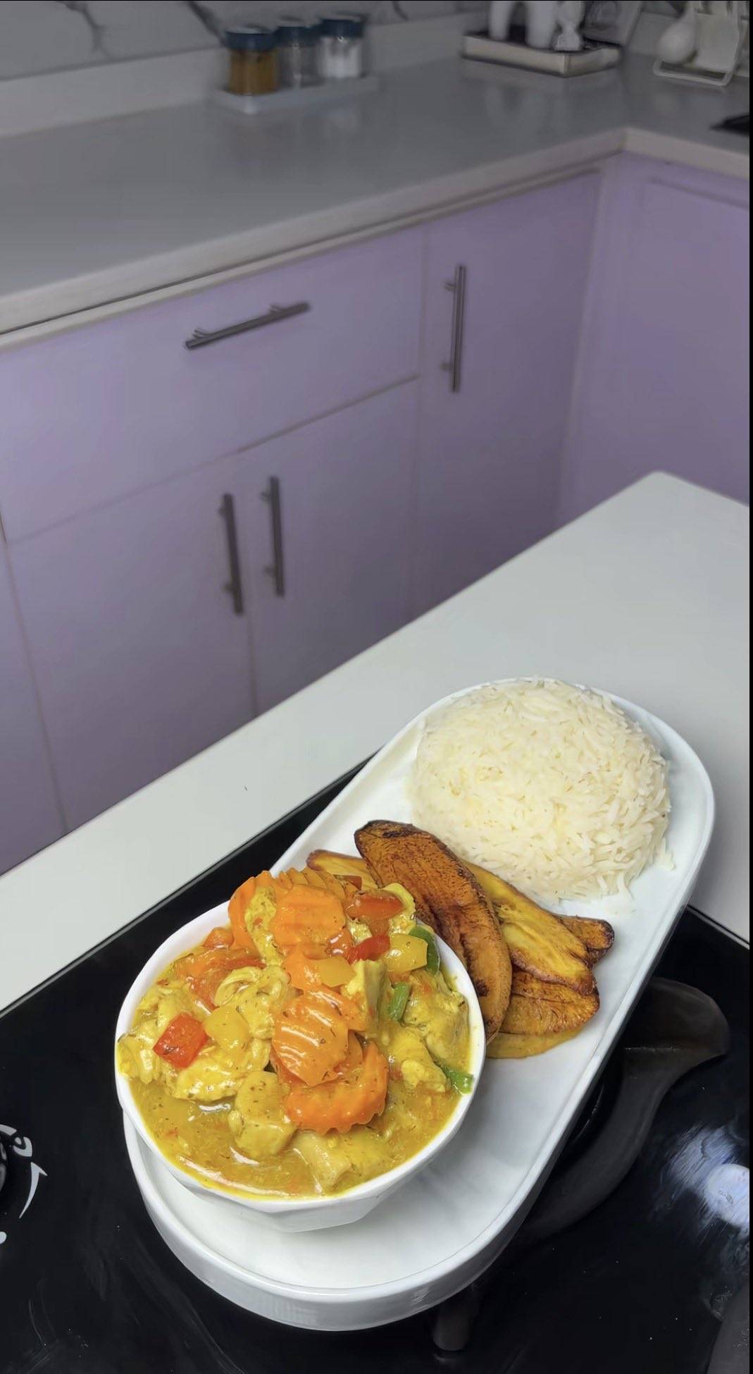 Na until I fry Okro untop Sunday rice before ona go follow me ?.
.
.
#LekeeLekee #Chelsea #NaijaPrid...
