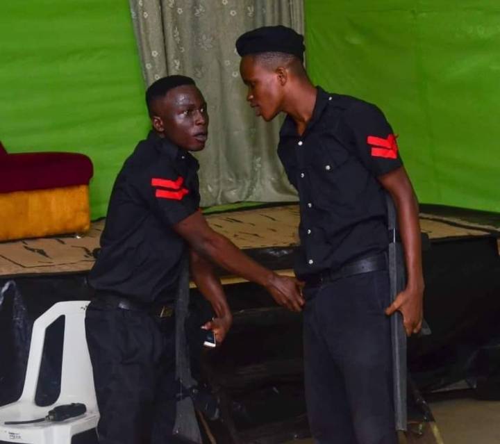 Oboy na two five hundred I see way that man squeeze put for ur hand no carry me play oo I be Ogboni...