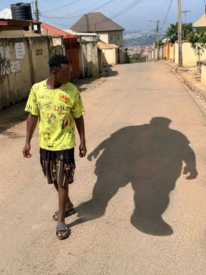 My shadow don fat pass me, the werey day cook Jollof rice if I no day.
.
.
.
#Chelsea #CFC #Trending...