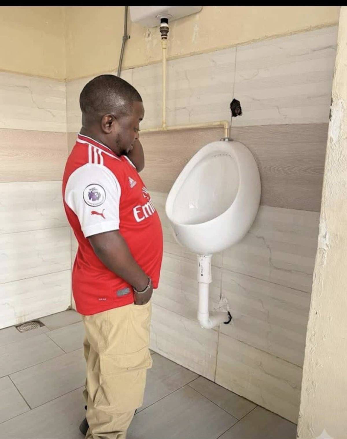What sin did we short people commit to humanity.π§π§
.
.
.
#LekeeLekee #Trending #CFC #Chelsea #Vira...