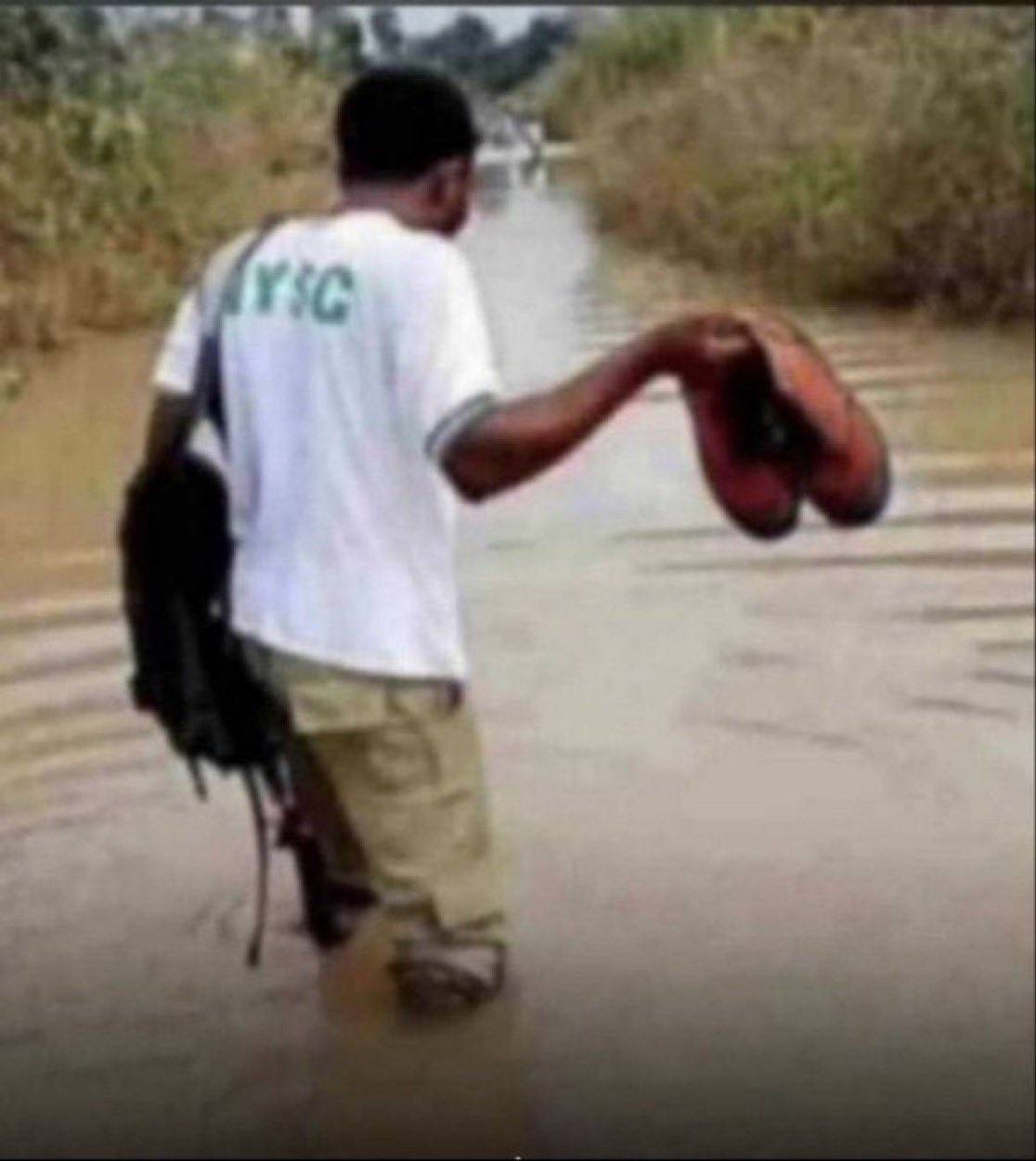Na Father land I wan serve, na Father sea them post me go, Aqua corper.
.
.
.
#LekeeLekee #Trending...