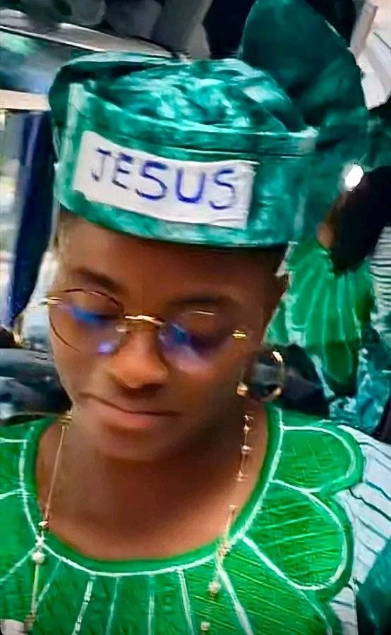 U fit carry Jesus for head make you later serve small chops for hell fire.
.
.
.
#LekeeLekee #Trendi...
