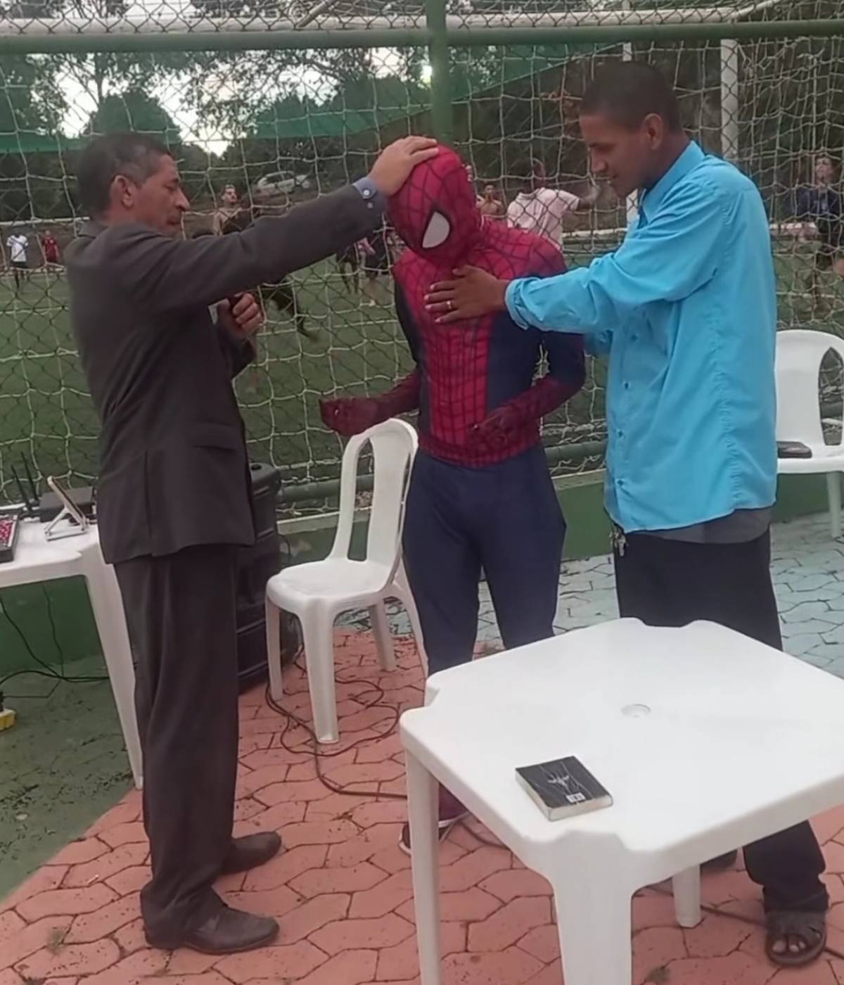 God abeg oo, Spider Man don give him life to Christ oo, lass lass God pass cobweb .
.
.
.
#LekeeLeke...