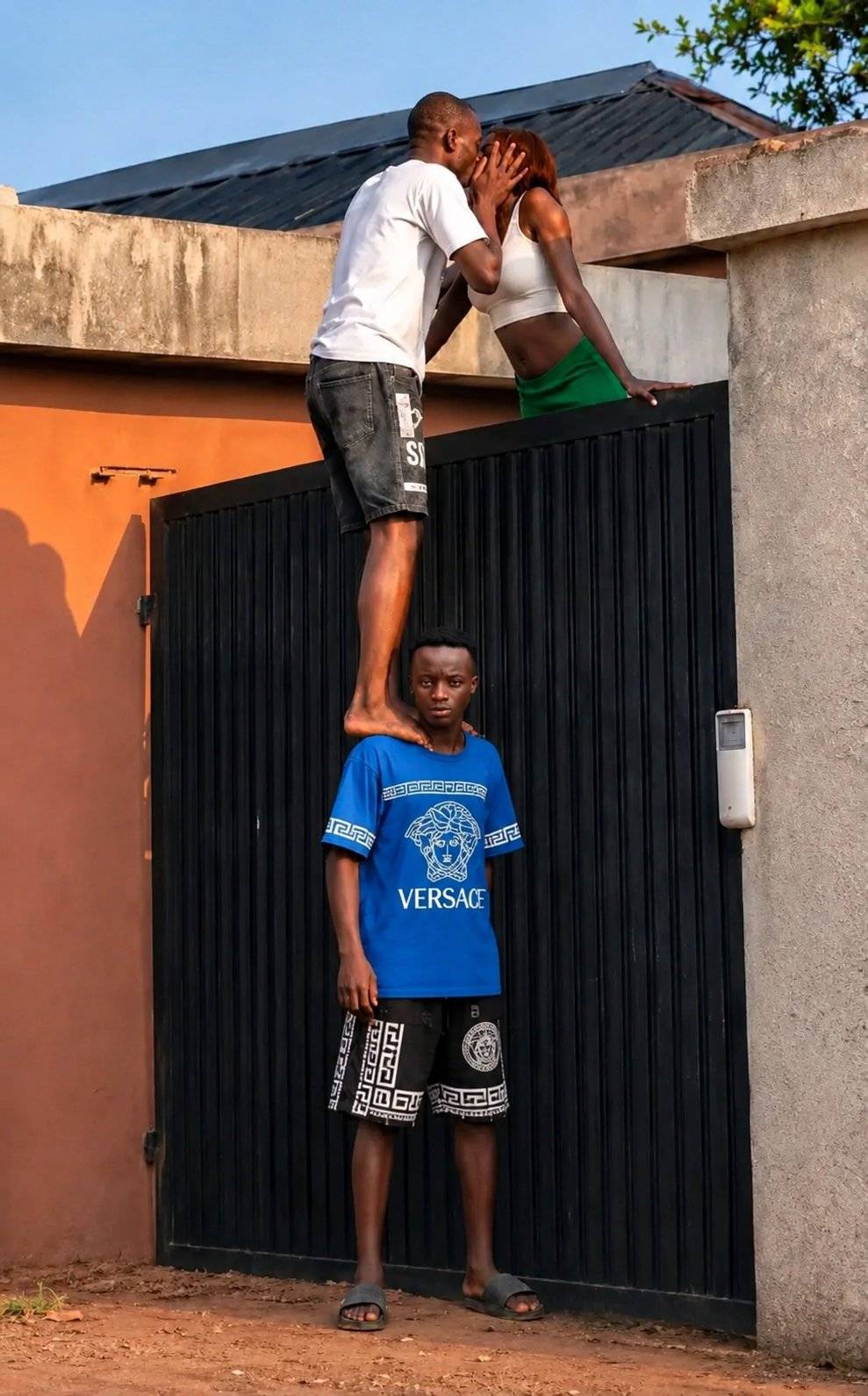 E no get hustle way I never do for this life, like this I day think of opening Police station.
.
.
....
