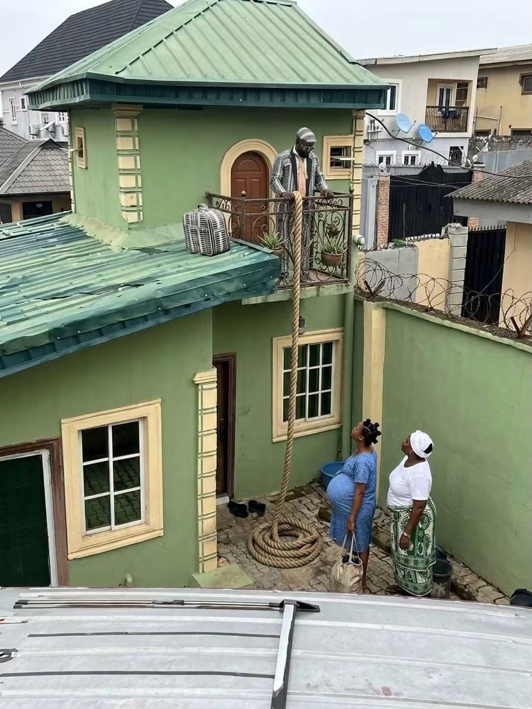 Mummy I don sell my staircase if you and your daughter can come up through the rope let settle this...