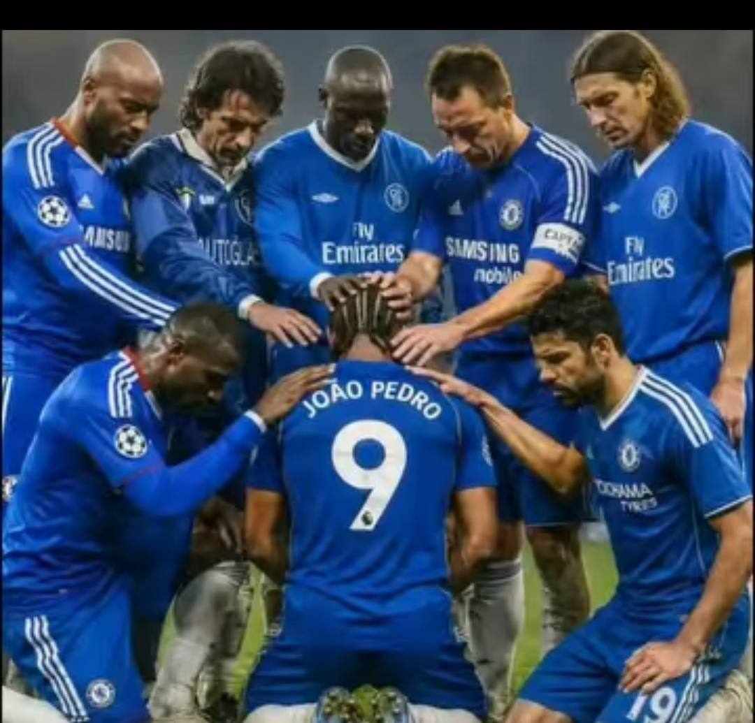 Chelsea legends praying for the boy so he can succeed with the no.9 jersey