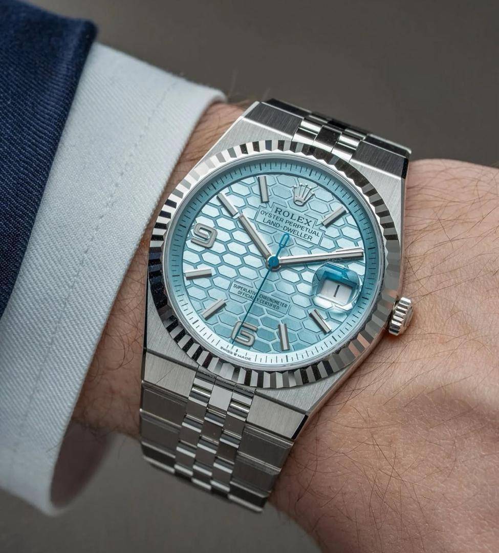 Rolex oyster perpetual DAY-DATE
PRICE :100,000 NAIRA ONLY
NATIONWIDE DELIVERY AVAILABLE