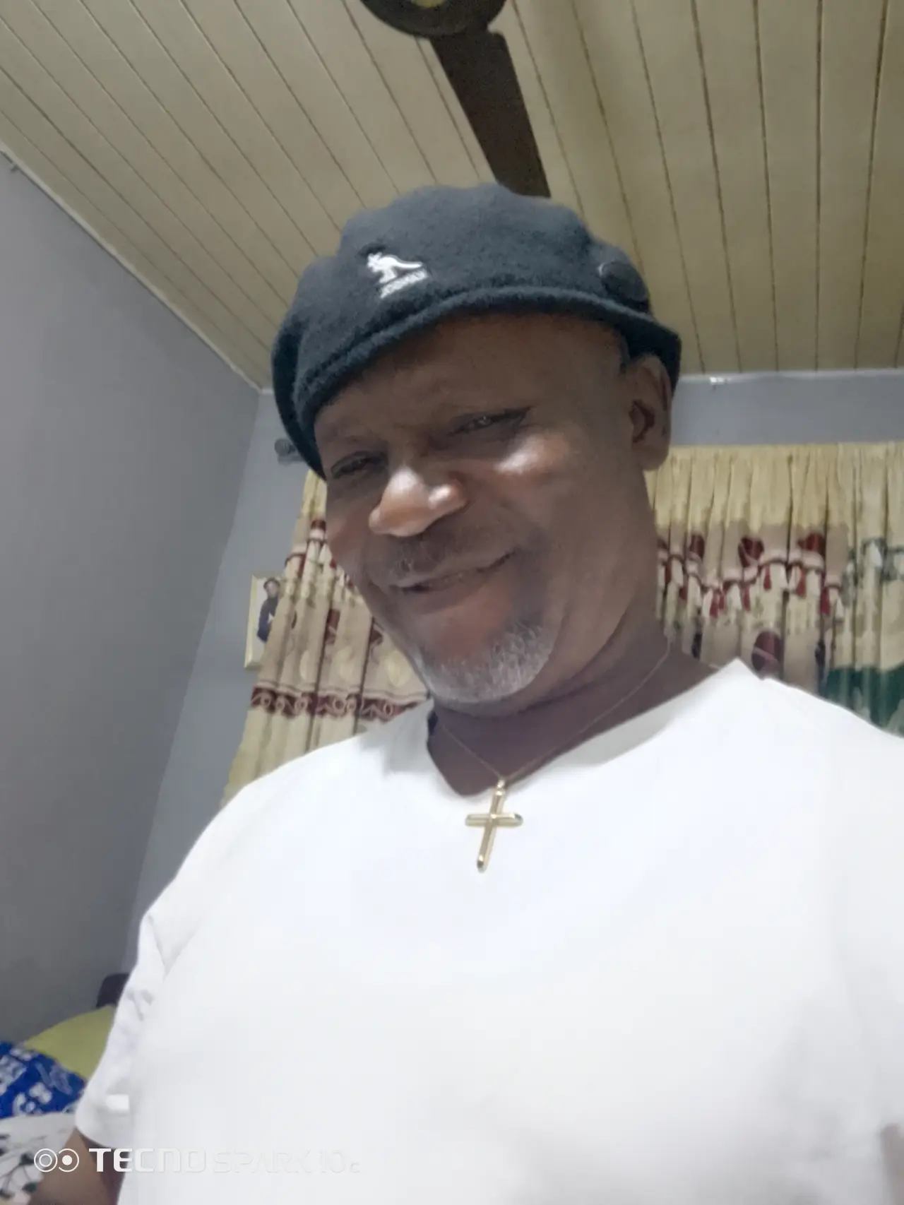 I dey look for wife oooo
Hhhm
I dey talk am now una think say I dey lay