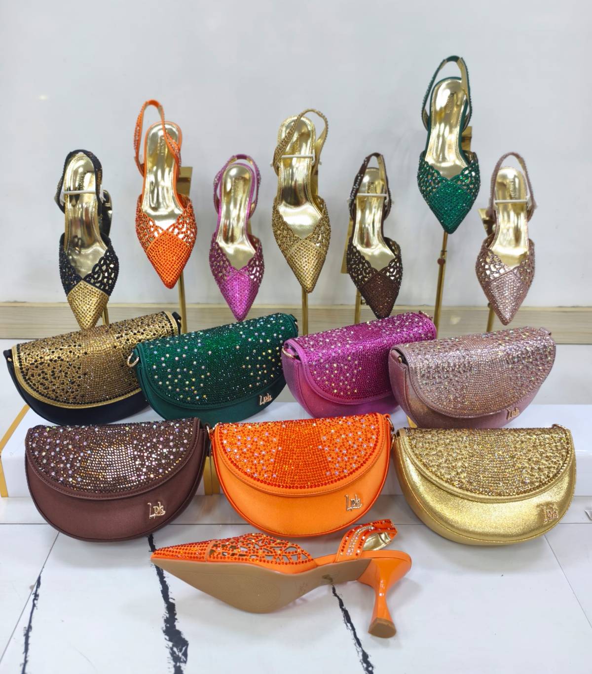 NEW ARRIVAL , NEW ARRIVAL, NEW ARRIVAL
ITALIAN LEATHER SETS
π BEAUTIFUL π
CLASSYβ¨
AND UNIQUE...