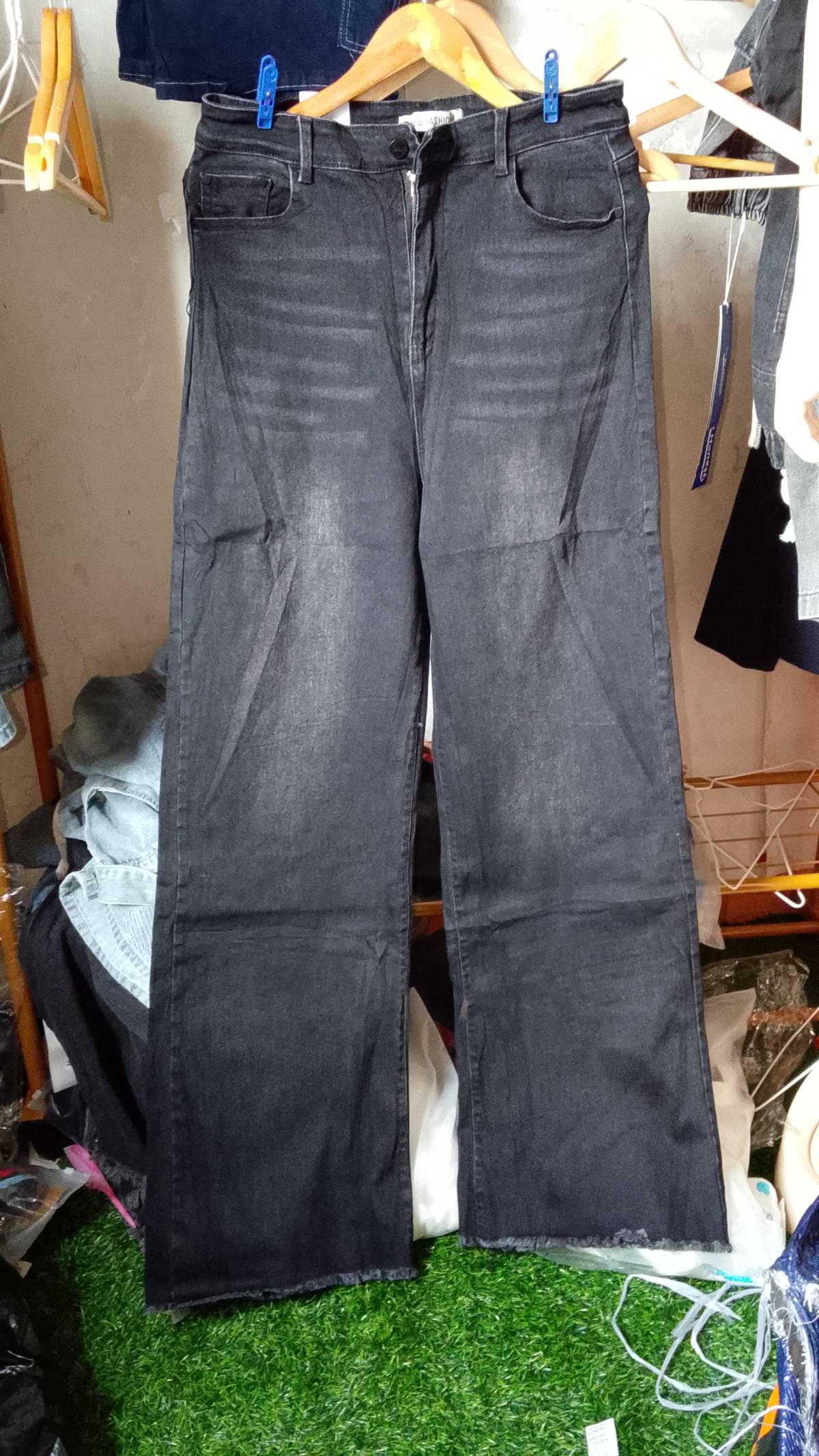 Black jeans available in size 34 and 36 very long and stretchy
17000
08132304868
Location Lagos del...
