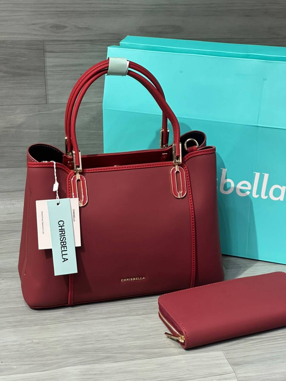 A must have bag for my beautiful women
available in all displayed colors for 55,000
location Lago...