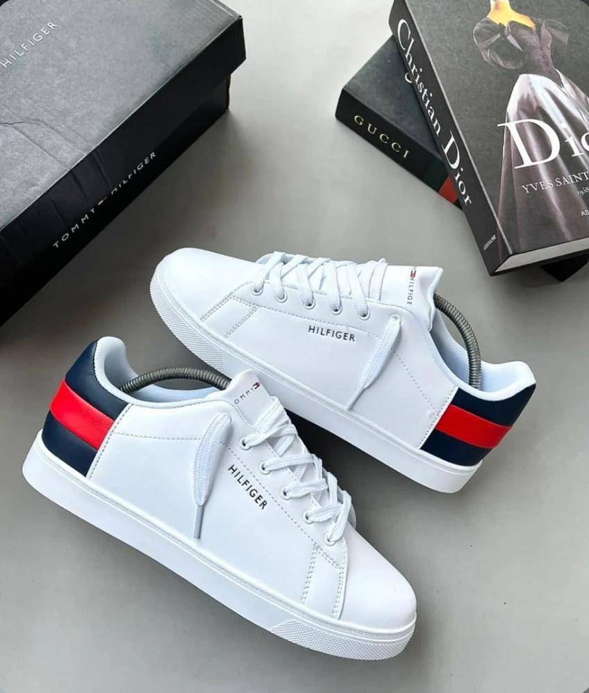 sneakers available in store
pick a design and send a dm
08132304868
location Lagos delivery nation...