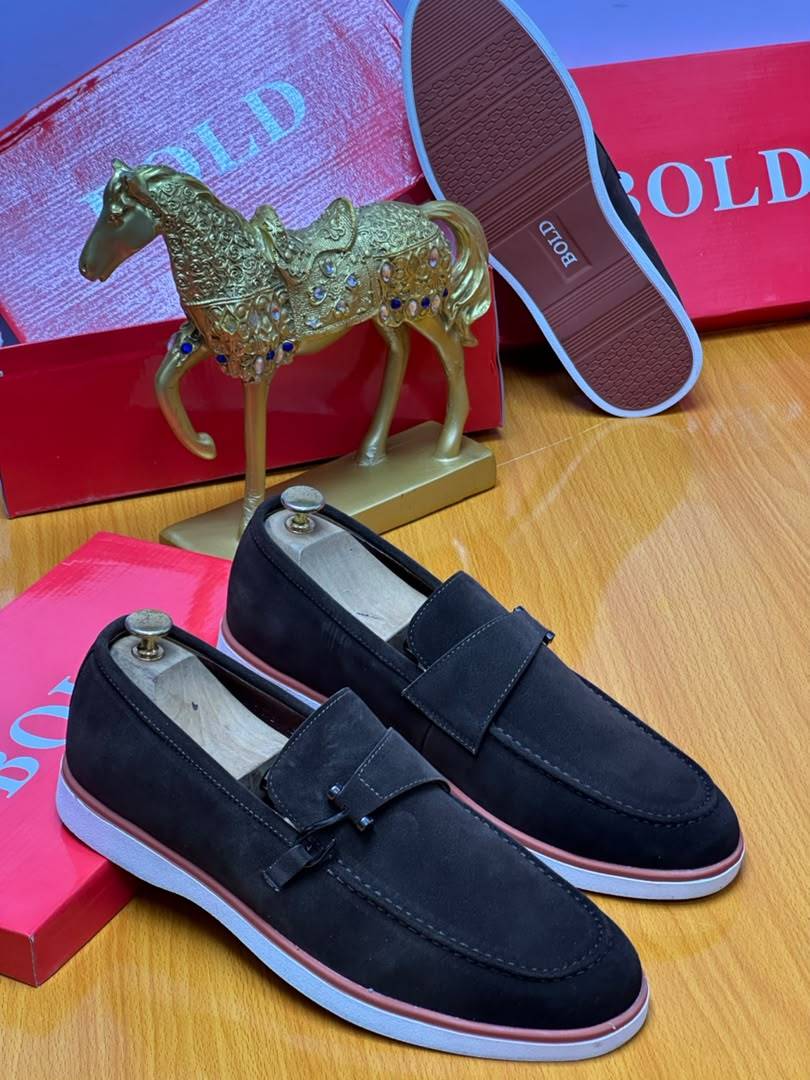 your feet's needs some pampering and I have got just that
available in sizes 40 to 46 40,000
locat...
