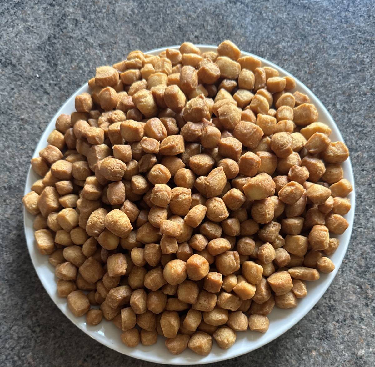 After the hot weather today this is the best munching snacks to step down with home made Chichi. Thi...