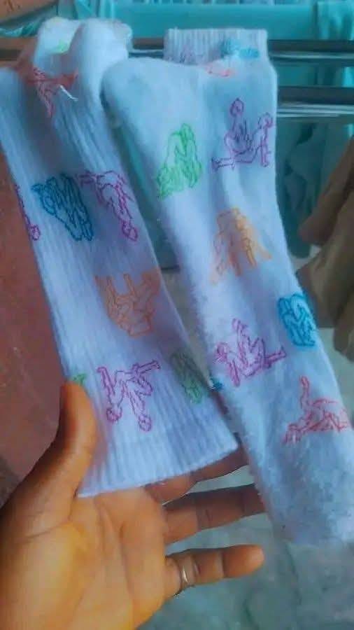 I wonder what exactly was in the mind of the person that produce this socks and Na children socks oo...