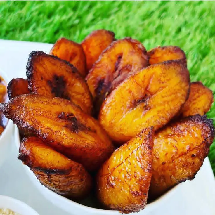 Good afternoon people of this kingdom.
Carry one and pass to to back