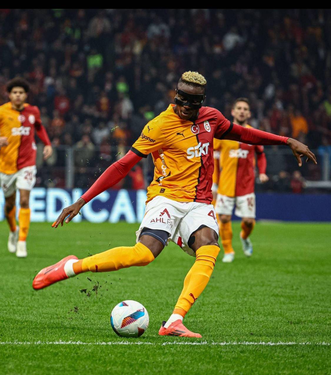 Victor Osimhen remains one of the biggest names in the transfer market, with fresh speculation linki...
