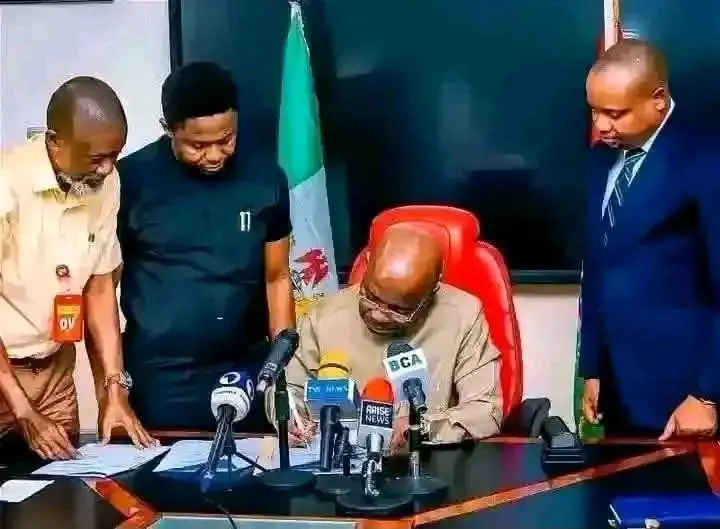 Just in!
Abia State Gov. Alex C. Otti Signs The Much Needed Educational Reforms Bill:
-School Leav...