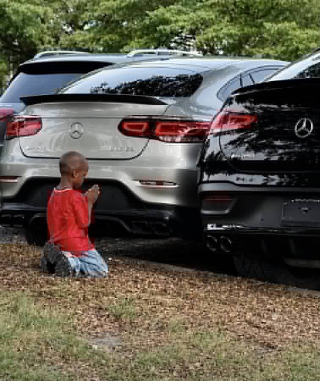 Happy Sunday 
Goodness and Benz follow us