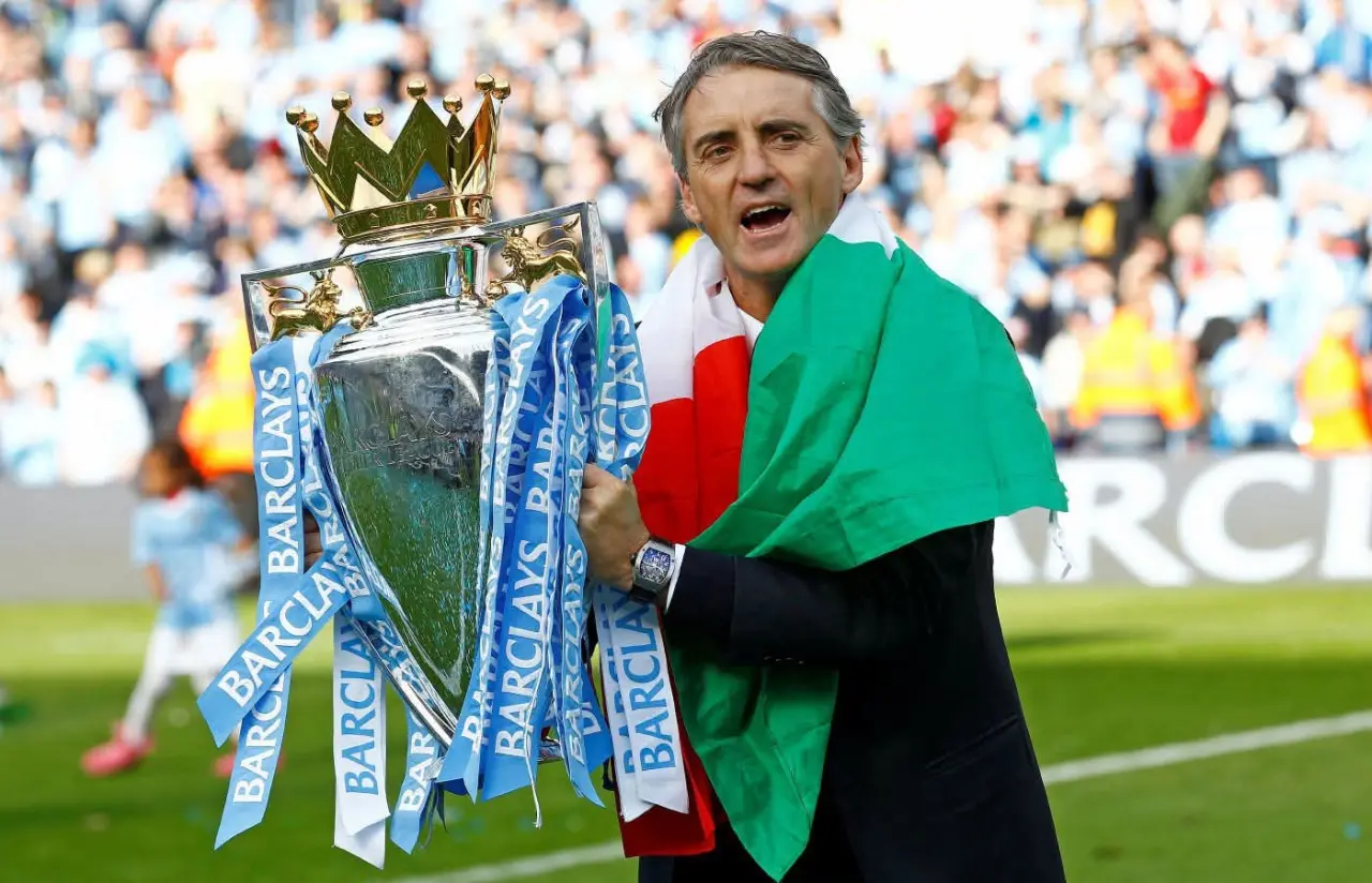 Roberto Mancini wey be former Man City coach don come out tok say anything wey dey happen for Man Ci...