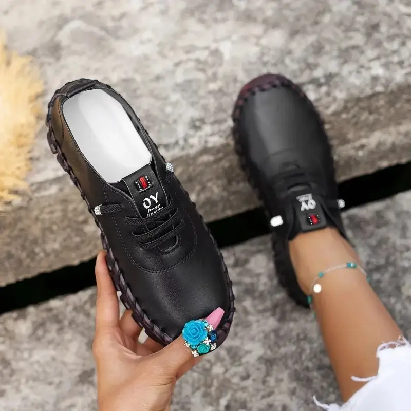 Flexibility testing: 10/10. ๐ฏ๐
Watch how smoothly this hand-stitched leather loafer bends. Premiu...