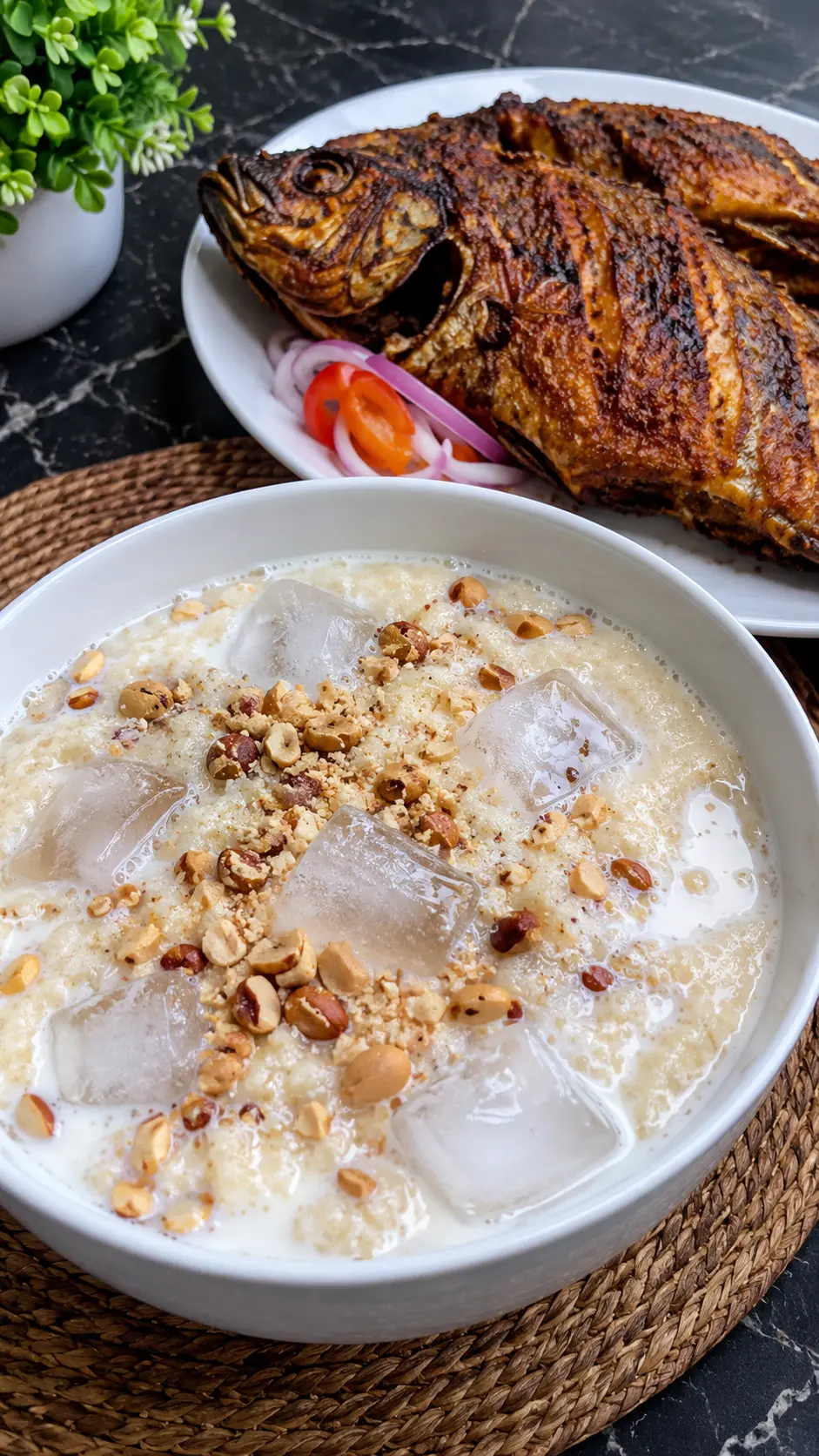 GOOD AFTERNOON lekeelekee fam
Soaked garri has been saving life's see 90's
Bring your spoons let's...