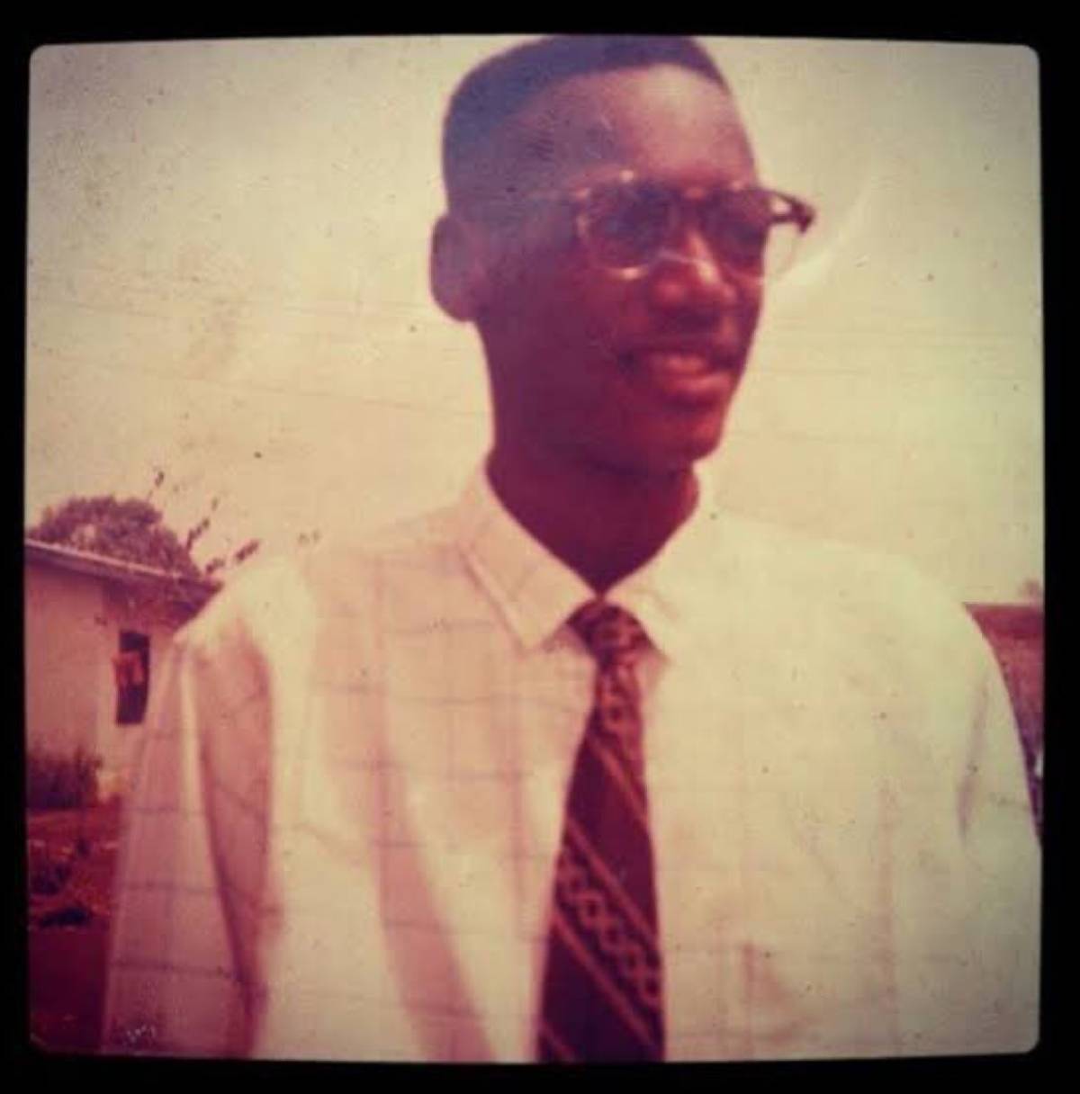 Can you identify this celebrity ???