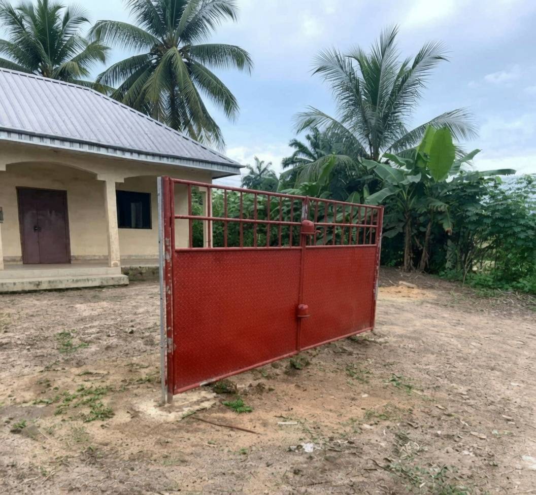 Small, small I go finish this my house.
I don put gate today. If you like no follow gate, anything...
