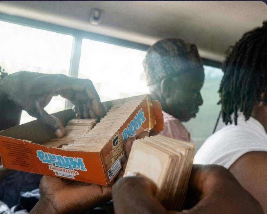 People weh dey enter Uber dey miss oh.
Today conductor for our bus do birthday. Enjoyment wan fini...