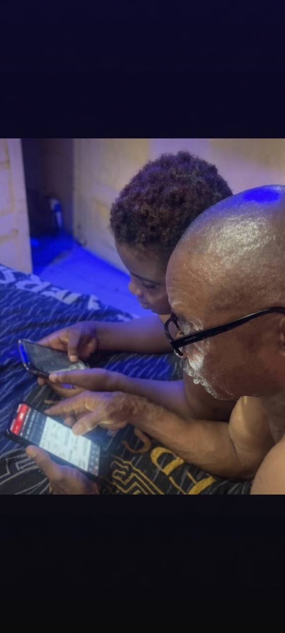 Since I introduced my Papa to Lekeelekee, he has not allowed me to rest. Which one is you like @comf...