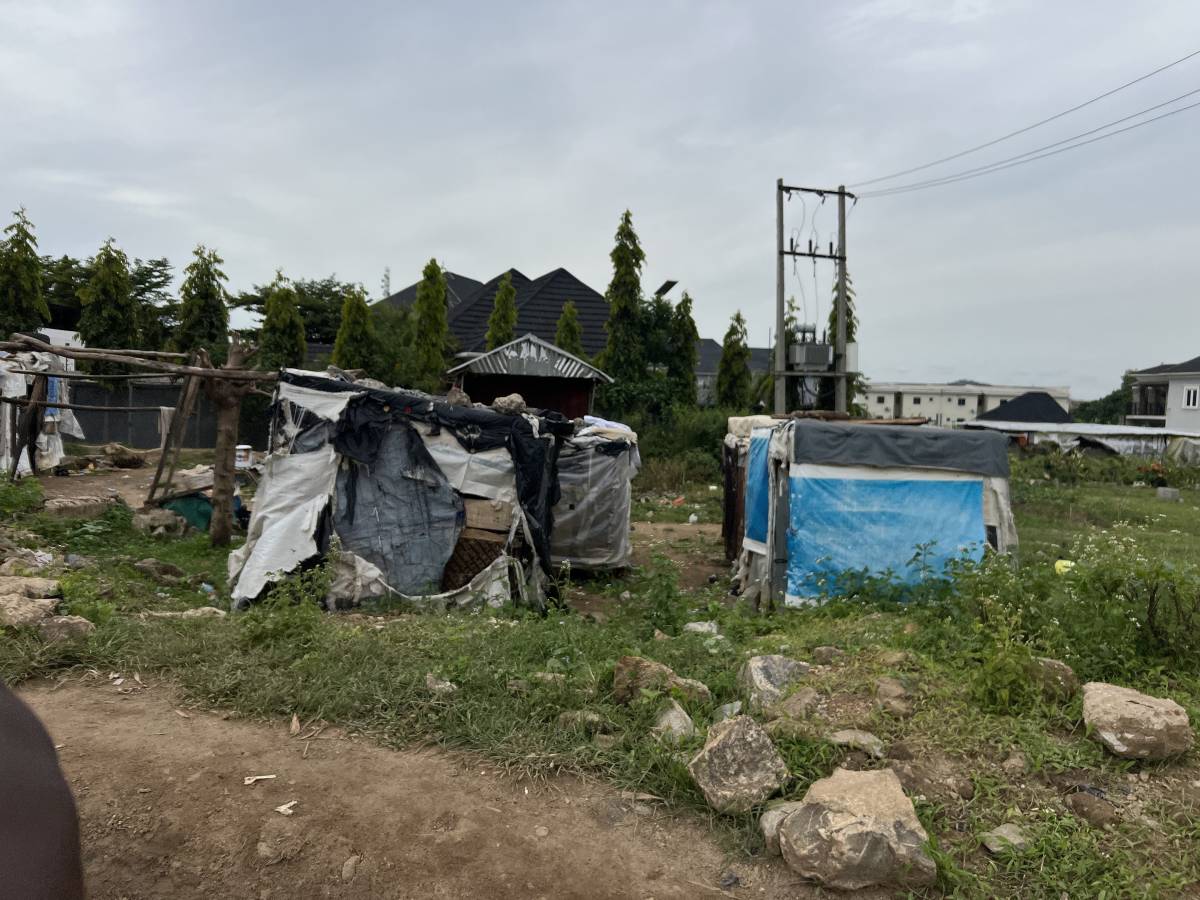 How can human beings sleep here and have sense ? 🤦🏻