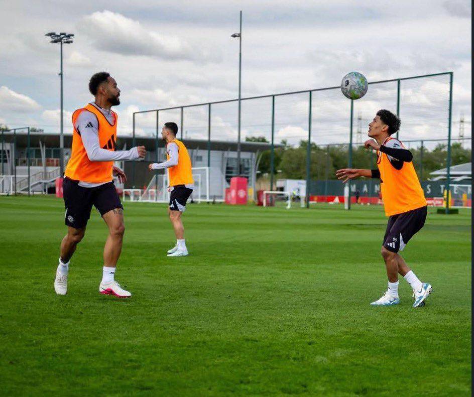 📸 - JJ Gabriel training with the first team squad ❤️. #logoupdates