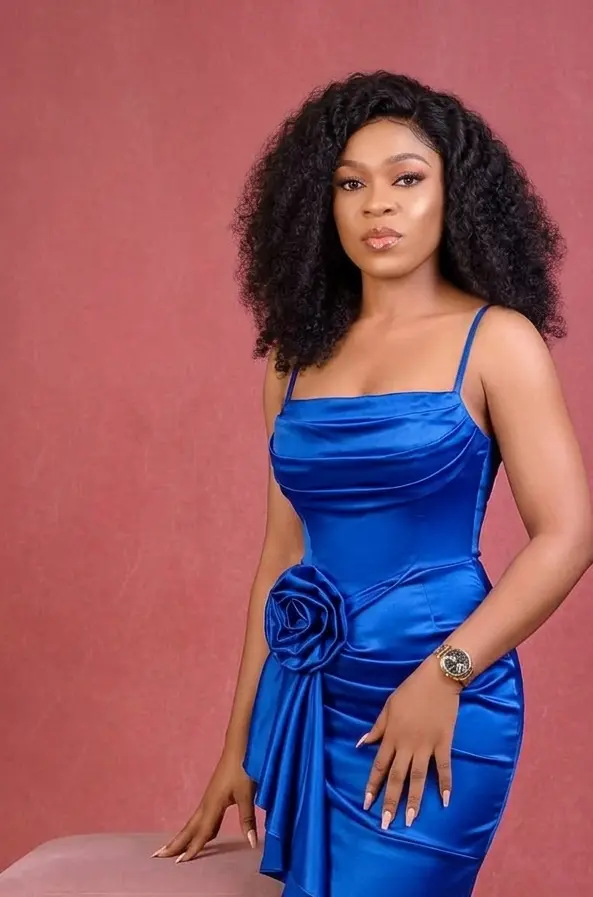 MAKE UNA COME OOO..I DON NOTICE ANOTHER THING....π€£ππ..
As I don promise make I dey yarn una for f...