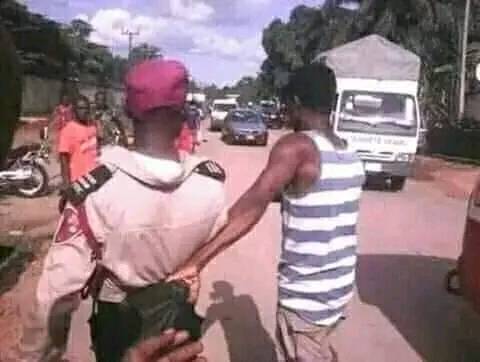 Power has changed hand..
Agbero has arrested road safety officer for gross misconducts. ๐๐๐
Una...