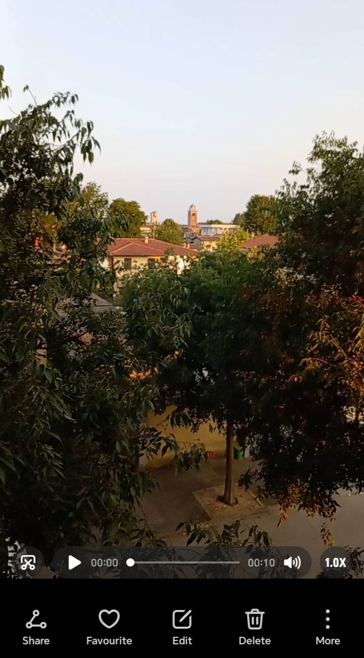 Is 5:00 AM in Lombardi Italy and is already 25 degree this morning... I think today will be hotter...