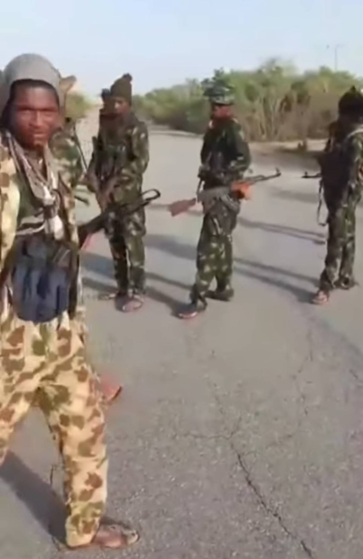 These are not Nigerian Army. These are bandits walking freely in Nigeria. ๐ญ