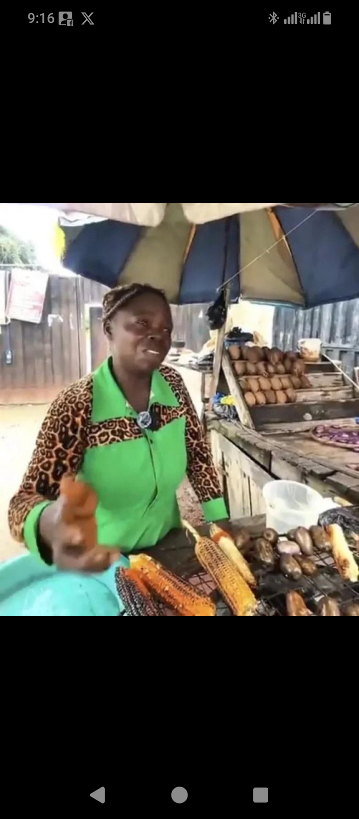 Someone wonearns 25k daily from roasting corn but can’t use 5k to change her umbrella 😏
At this po...