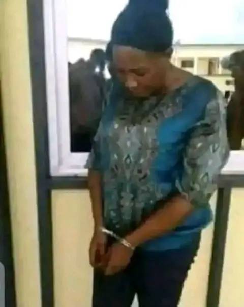What a worldðŸ˜ðŸ˜
Federal University Lokoja FEMALE STUDENT CONFESSES HOW HER HANDS ARE SOAKED WITH BL...