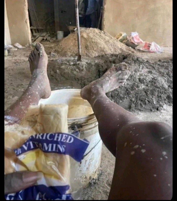 IT'S MONDAY MORNING π
π
We're on site in search for daily bread π
God bless everyone out there...