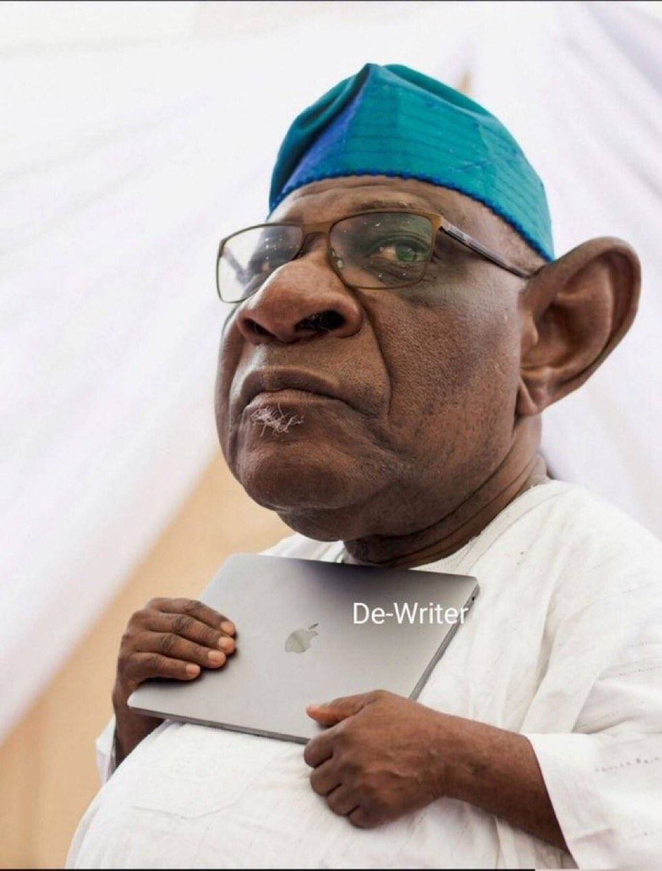 This dude should stop writing.....I understand his job anyway but man is really now a public embarr...