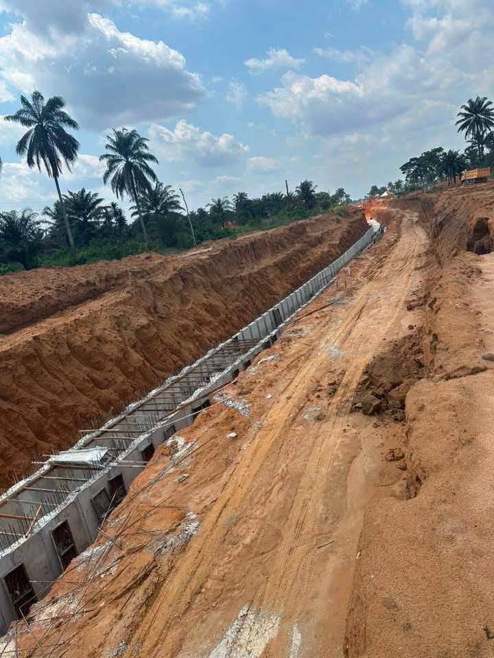 OBOHIA ROAD: GOVERNOR OTTI’S ROAD REVOLUTION CONTINUES WITH SPEED
For years, Obohia Road in Aba st...