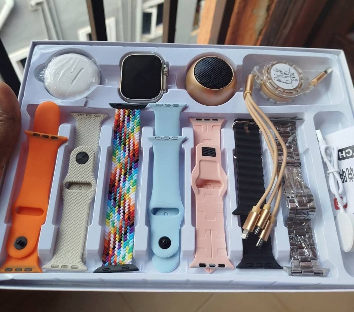 I sale quality smart watch, in different designs.
Upgrade your gadget collection with the D99 Plus...